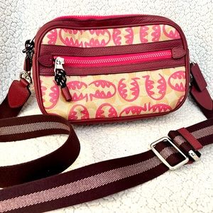 Vale Jes Crossbody In Signature Canvas With Rexy By Guang Yu